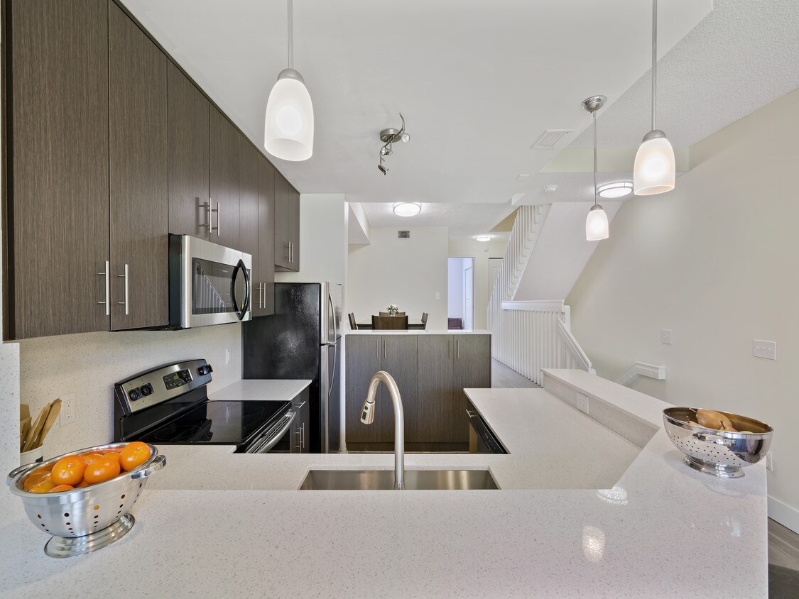 Windsor Castle Townhomes Apartments Coral Springs, FL