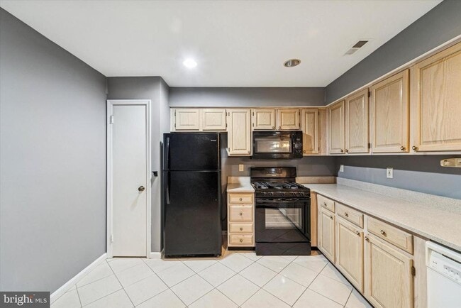 Foto del edificio - 606 Oswego Ct