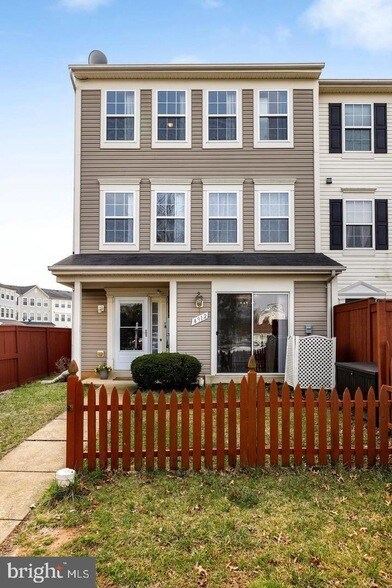 Foto principal - 4912 Whitney Terrace