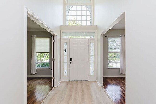 Foto del edificio - Stunning 4-Bed, 3.5-Bath Home in Sought-Af...