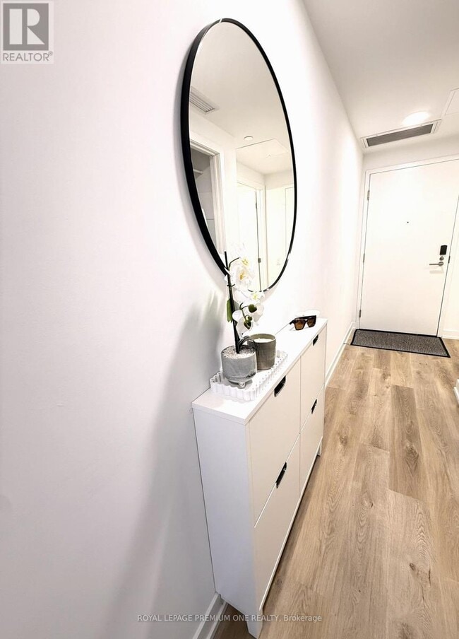 Building Photo - 6 Chartwell Rd