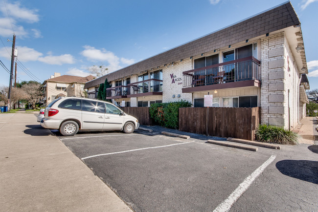 Building Photo - Villa Arcos - 108