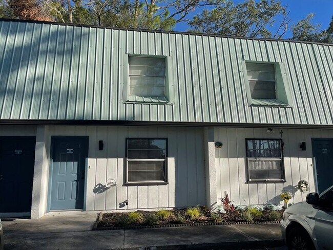 Foto del edificio - 2220 NW 55th Blvd