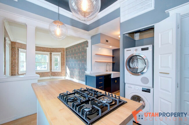 Building Photo - 214 W North Temple St