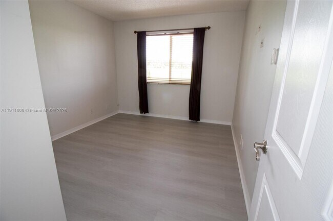 Foto del edificio - 5552 NW 125th Terrace