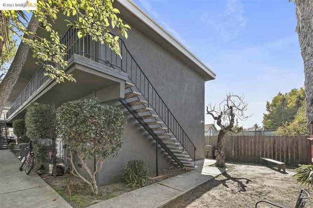 Patio interior - 1639 82nd Ave
