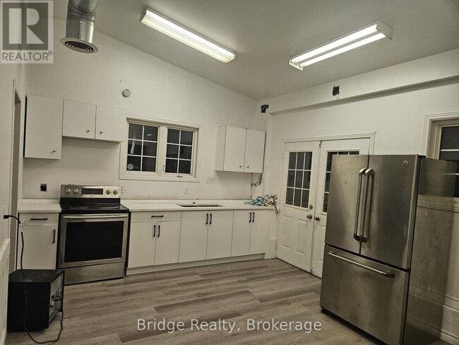 Building Photo - 515146 11th Line