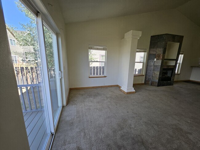 Building Photo - 372 Cole Ave