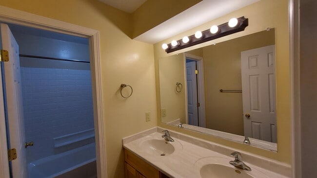 Foto del edificio - 66 E Norwich Ave