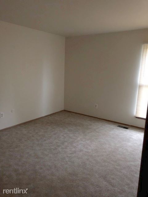 Building Photo - 2 br, 1 bath House - 9656 Elm St