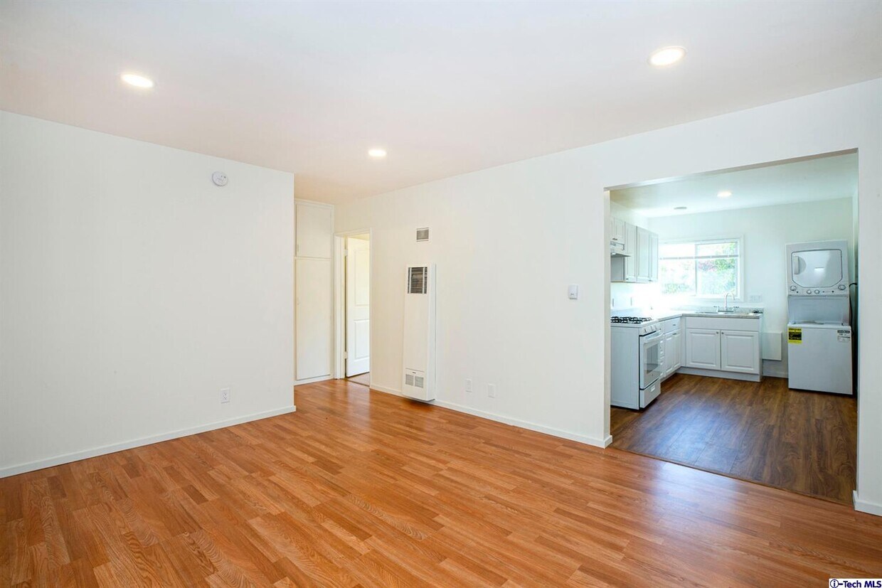 Primary Photo - 1169 Spazier Ave