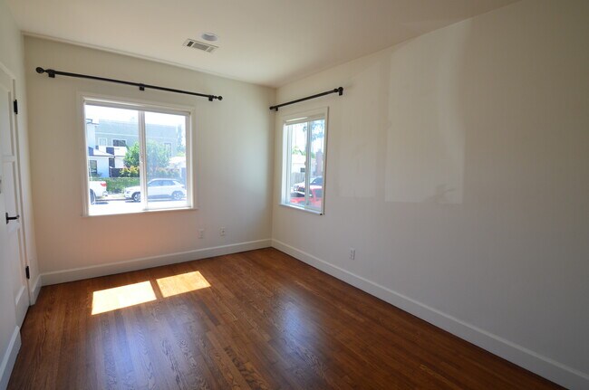Foto del edificio - 7033 Draper Ave