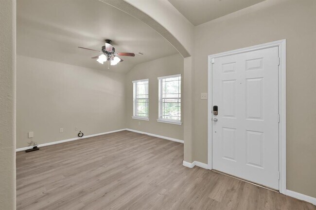 Building Photo - 973 Doire Dr