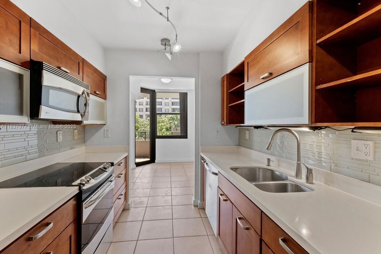 Photo - 161 Crandon Boulevard Apt #426, Key Biscayne, FL 33149 - 2 BR 2 BA condo