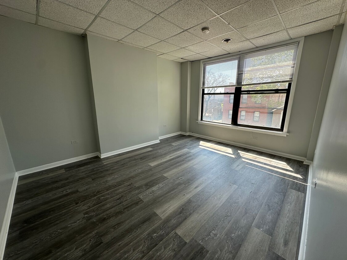 Foto principal - 1060-1062 W Polk St &amp; 728-730 S Carpen...