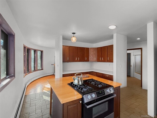 Foto del edificio - 28 Philipse Brook Rd