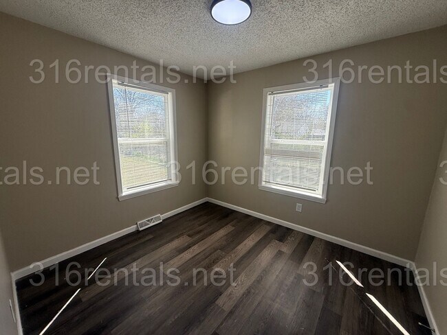 Foto del edificio - $1445 - 4 bedroom/ 2 bathroom - Single Family Home