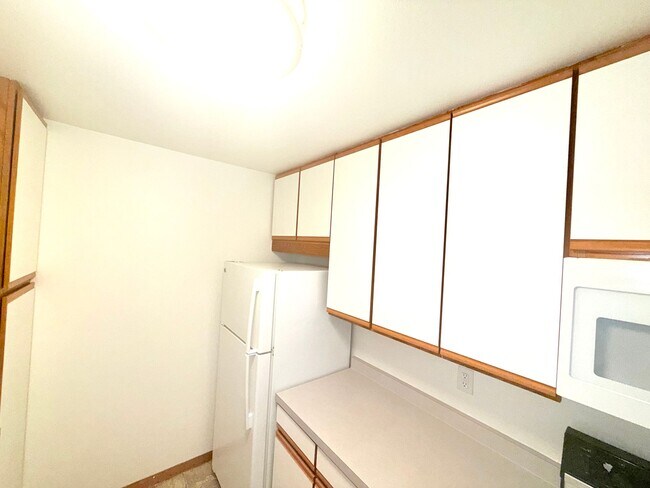 Foto del edificio - Upper 2 Bedroom Scenic Escape | Walk-in closets | In-unit full-size washer and dryer | Rentals in...