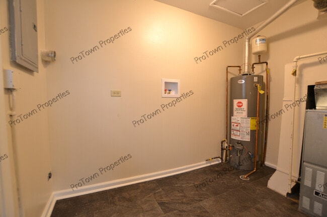 Building Photo - 205 Algonquin St