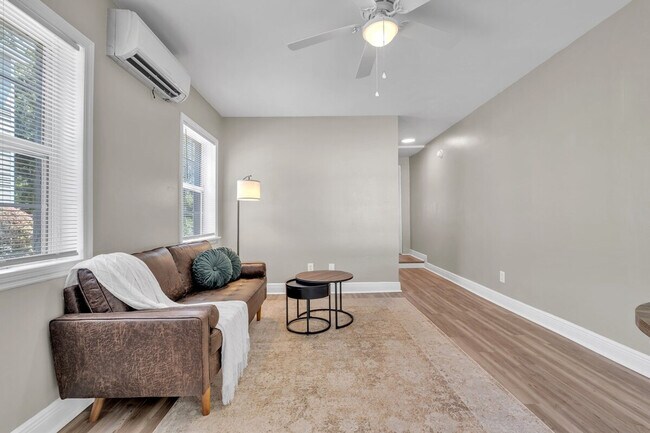 Foto del edificio - 1004 Buena Vista Dr