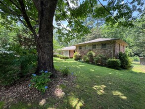 Building Photo - 605 Country Club Dr