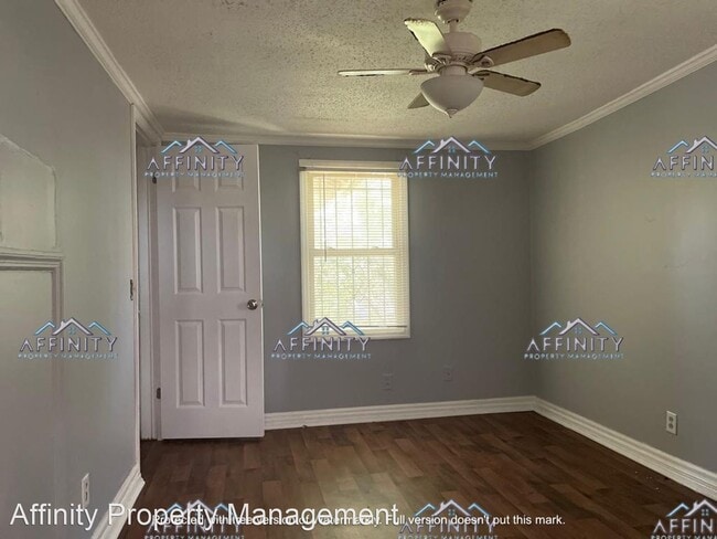 Building Photo - 1 br, 1 bath House - 932 Summit Ave REAR