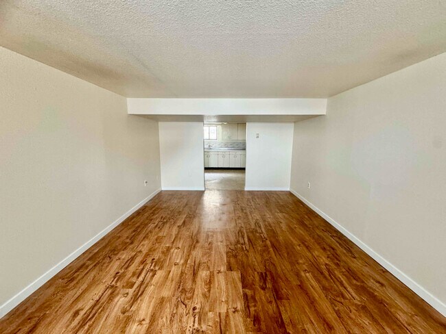 Foto del edificio - 302 W 7th St