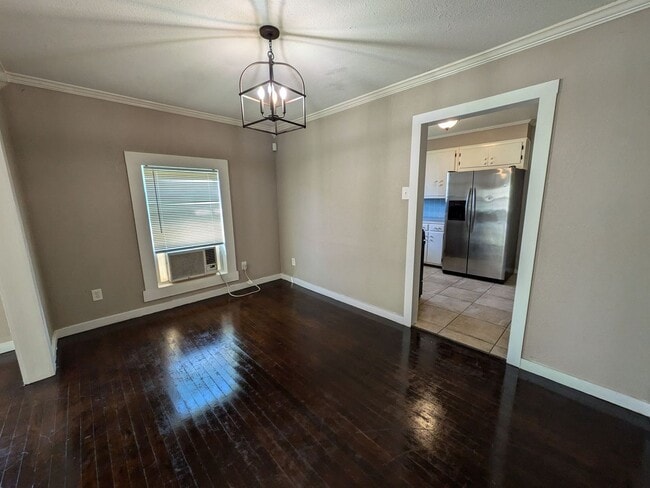 Foto del edificio - 3230 Maplewood Ln