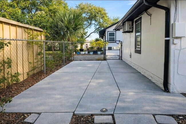 Foto del edificio - 5000 3rd Ave N