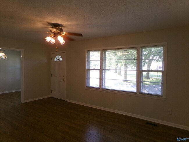 Foto del edificio - 1709 Oscar Patterson Rd
