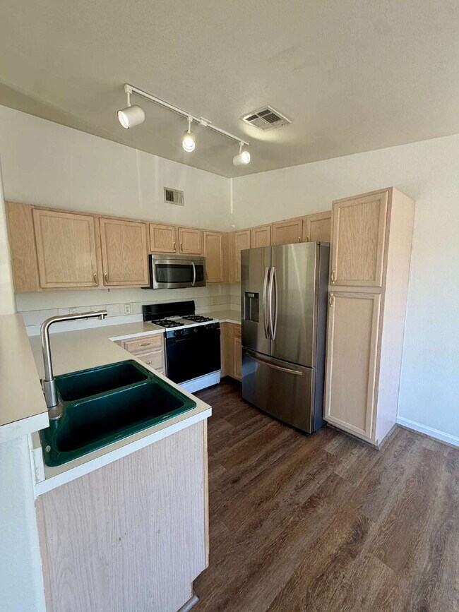 Foto del edificio - YOU WON'T WANT TO MISS OUT ON THIS CONDO!! 2 bed/ 2 bath Condo in Highlands Ranch!