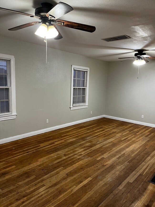 Building Photo - 1801 Runnels St