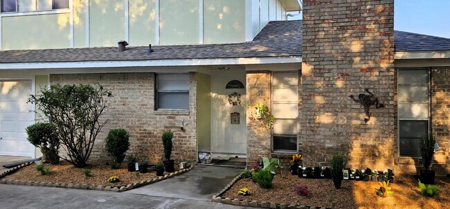 Foto del edificio - 10819 Sugar Hill Dr
