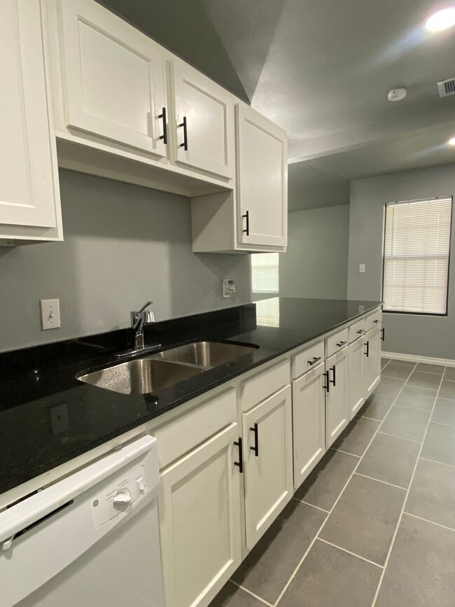 Foto del edificio - 7139 E Newton St