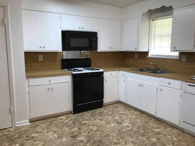 Building Photo - ****6624 Pinebrook Trace - Ball