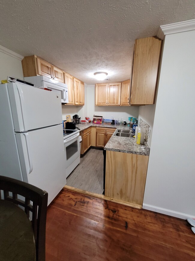 Kitchen - 323 Adams St
