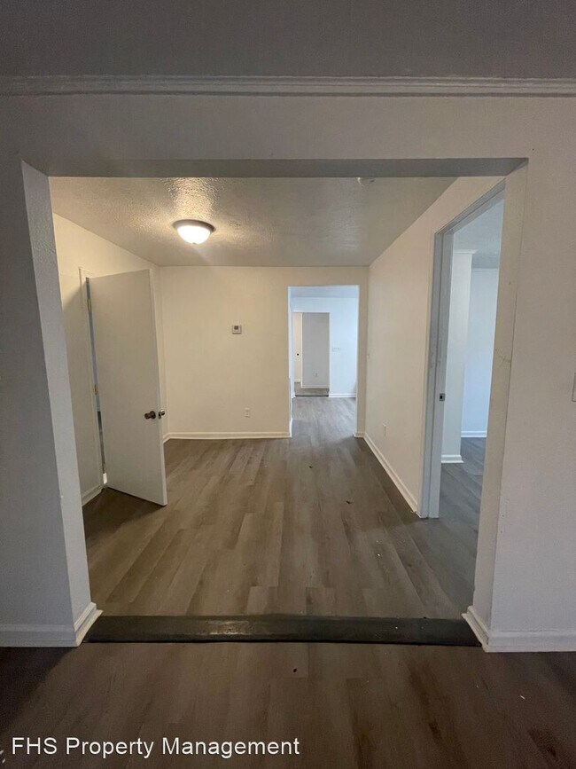 Building Photo - 3 br, 1 bath House - 2915 W Elm Street*