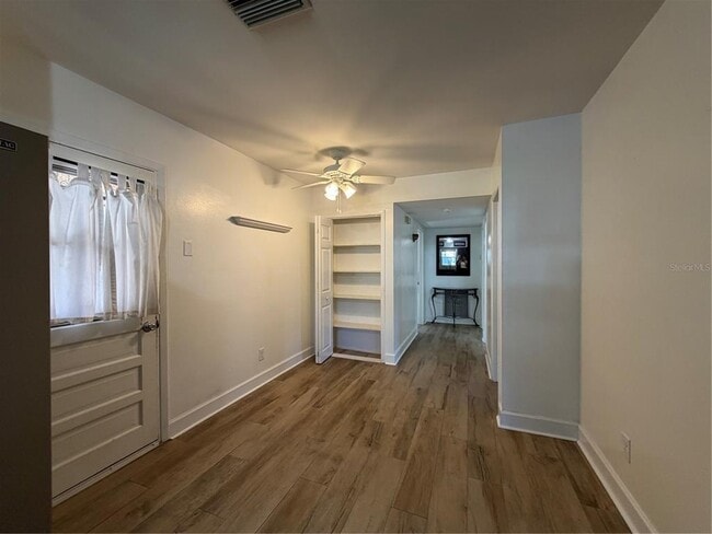 Foto del edificio - 3230 W St Conrad St