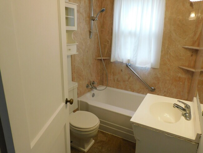 Foto del edificio - 3421 3rd Ave W