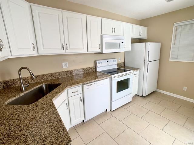 Building Photo - 9032 W Swan Cir