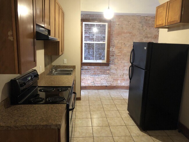 Building Photo - 204 Clarke Ave
