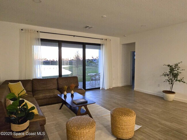 Foto del edificio - 3055 Dampier Dr