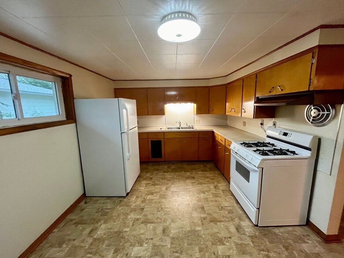 1108 Mcintosh St, Wausau, WI 54403 House Rental in Wausau, WI