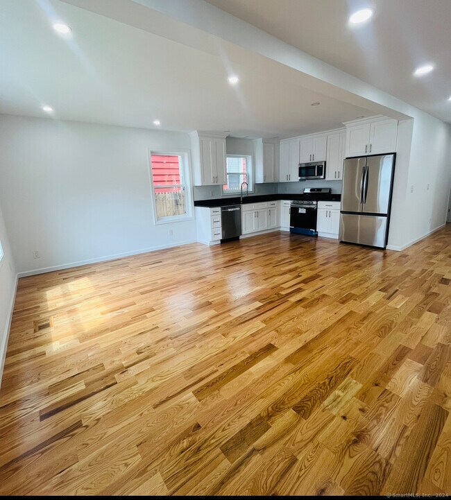Foto del edificio - 334 Carroll Ave