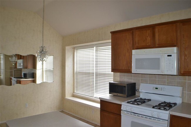 Building Photo - 3033 Bigleaf Dr