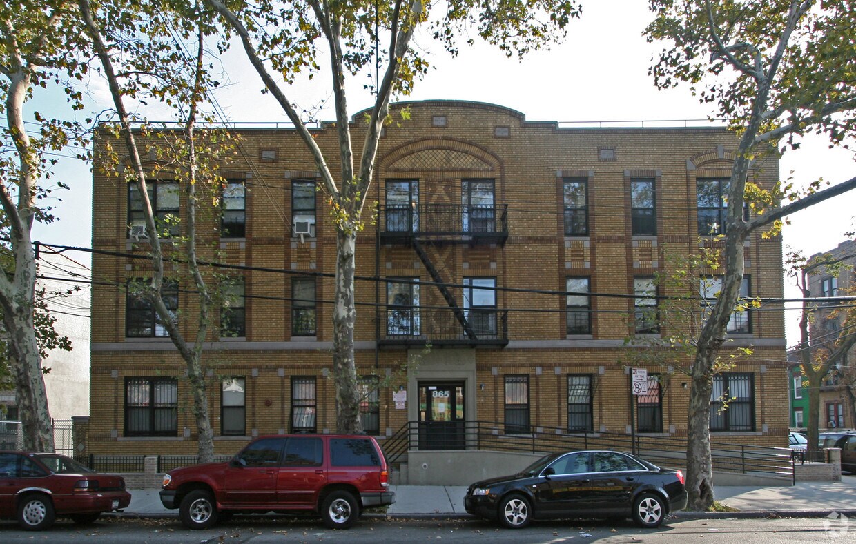 Primary Photo - 865 Hopkinson Ave