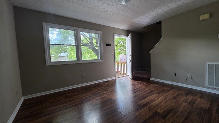 Building Photo - Townhouse in Mayflower Apartments