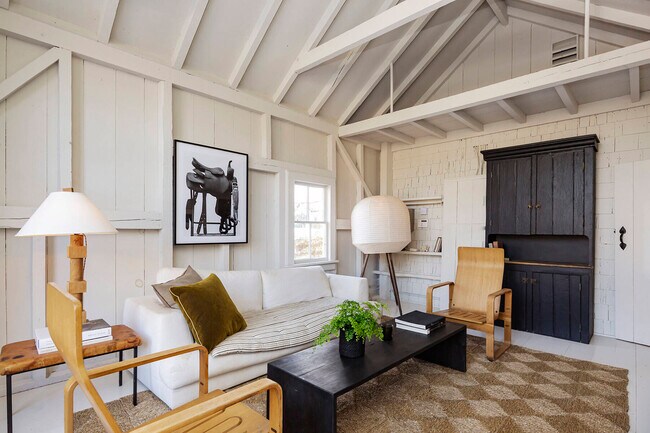 Foto del edificio - 791 Springs Fireplace Rd