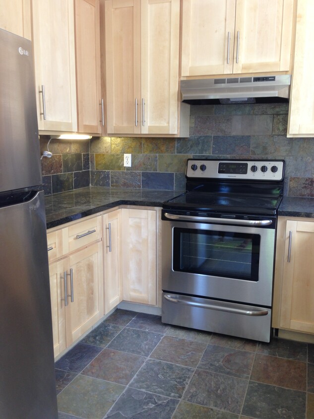 Kitchen - 228 Madrone St