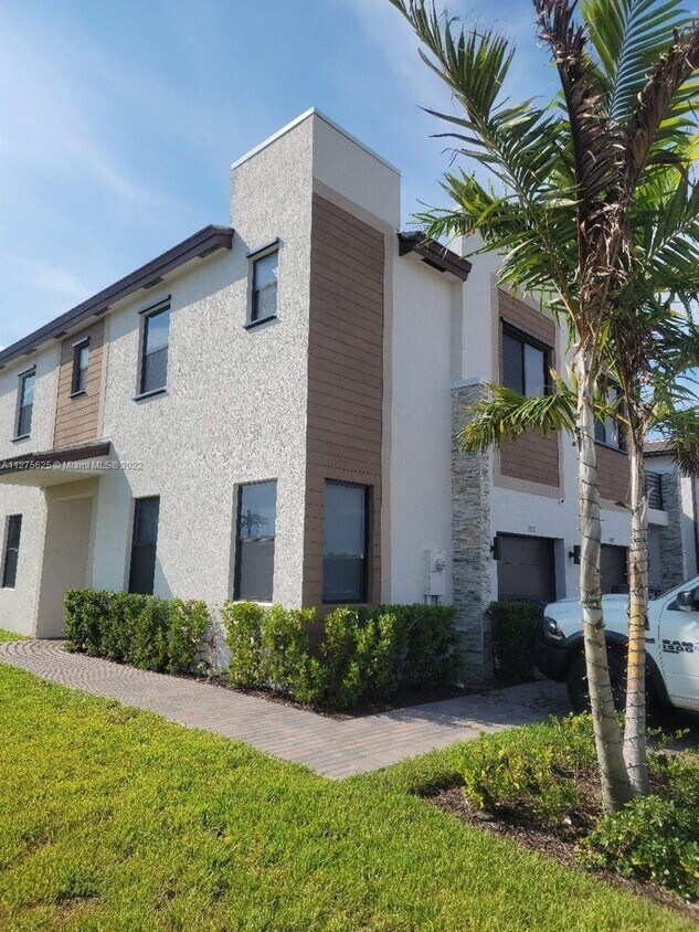 796 NE 208th Terrace, North Miami Beach, FL 33179 Townhouse for Rent